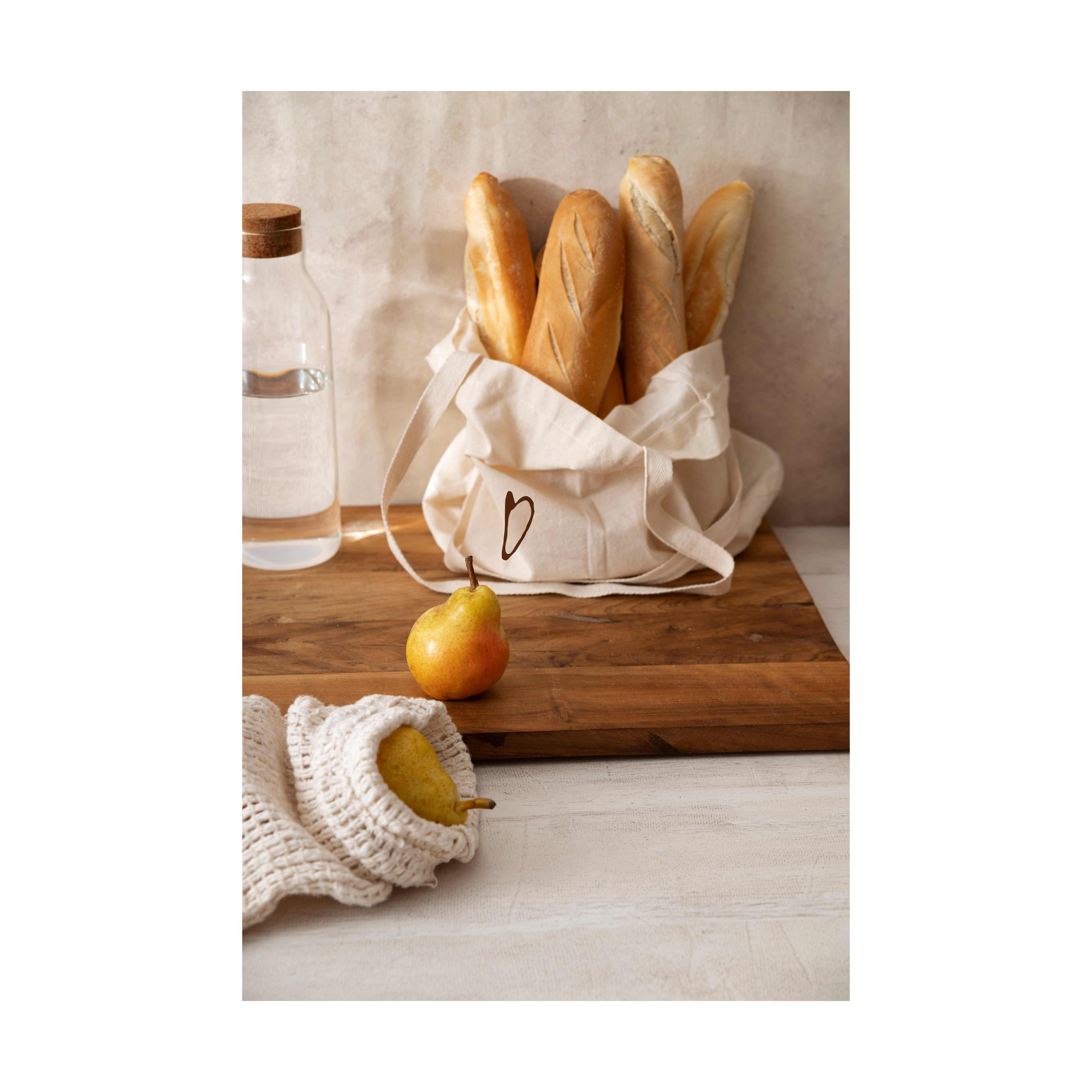 Prodotti da forno in una borsa di stoffa brandizzata 'Sapori Di Carta' 